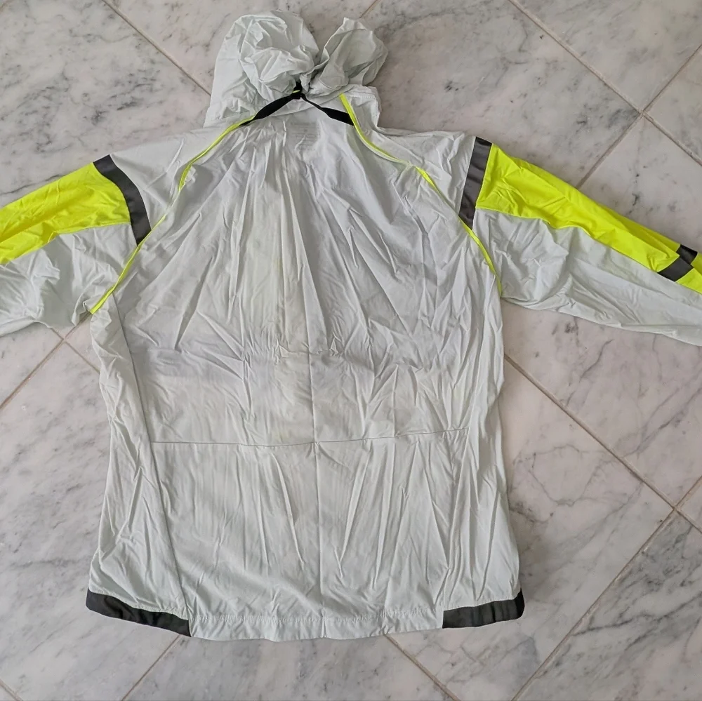 Brooks Run Visible Women’s Carbonite Jacket - Picture 7 of 7